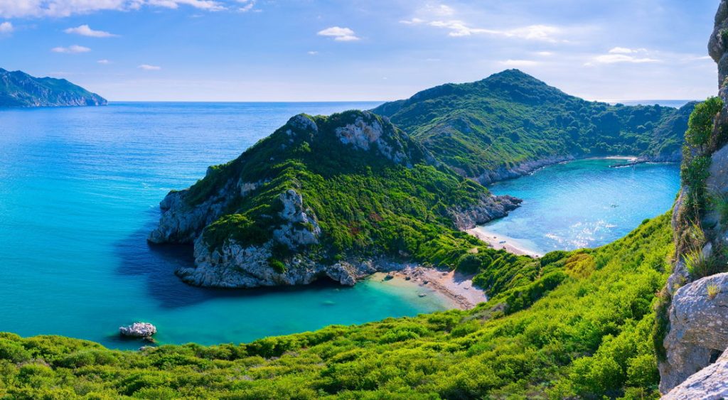 Les visas dorés ferment en Europe, la demande explose en Méditerranée